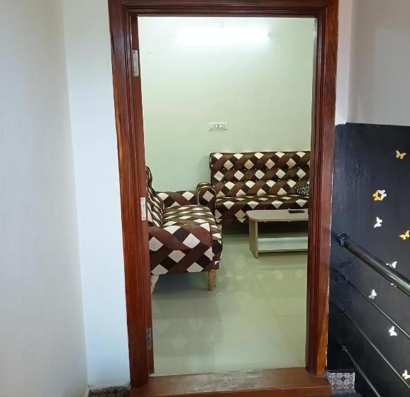 פנסיון Rose Villa