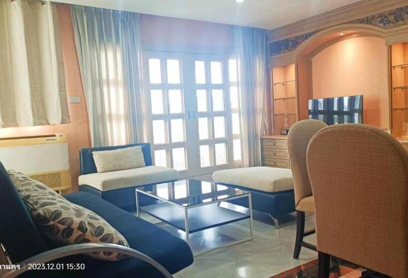 Smile Residence At Kaset Sena