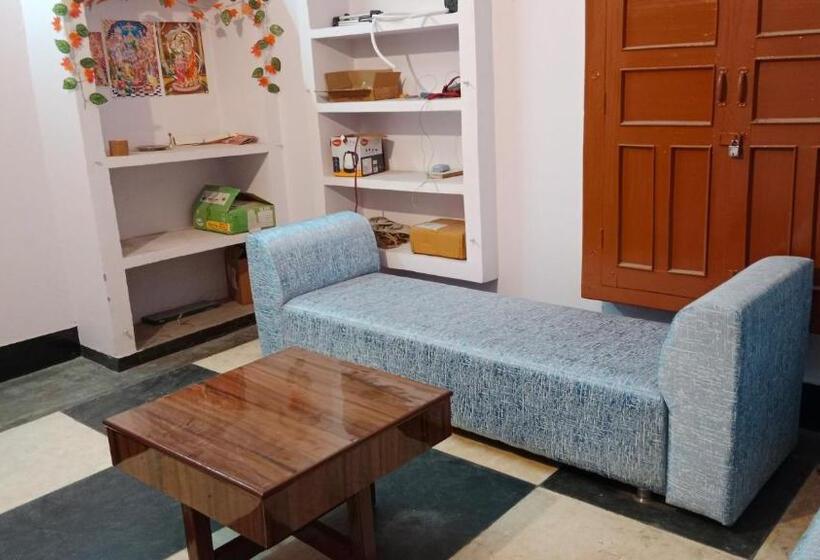 Travel Hostel In Heart Of Kanpur