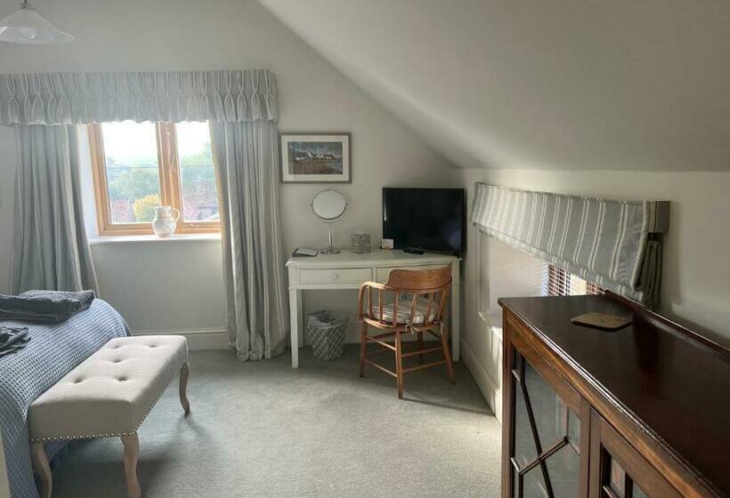 민박 The Norfolk Haybarn