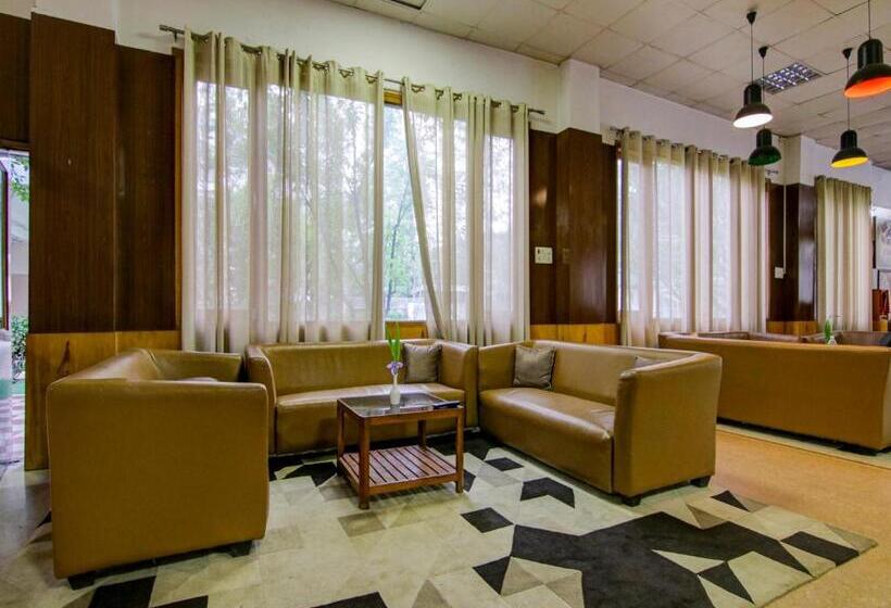 Fabhotel Mayra Grand