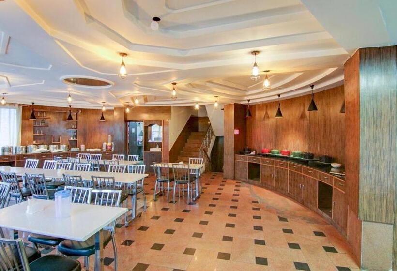 Fabhotel Mayra Grand