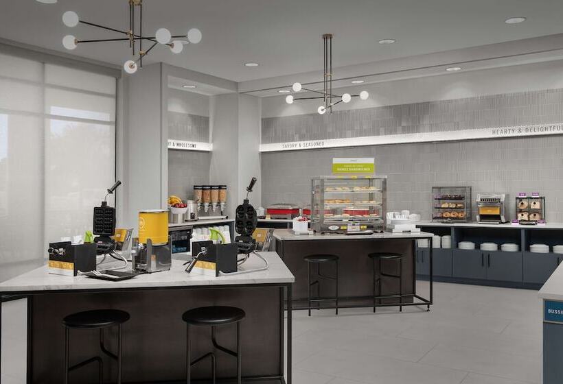 فندق Hampton Inn Orlando Southeast Nona