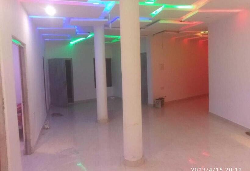 ホテル Oyo 81212  Royal Residency