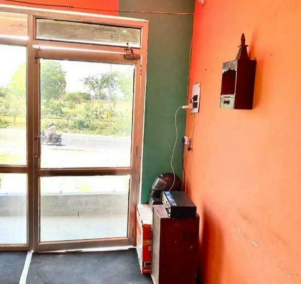 ホテル Oyo 81226  Blue Moon