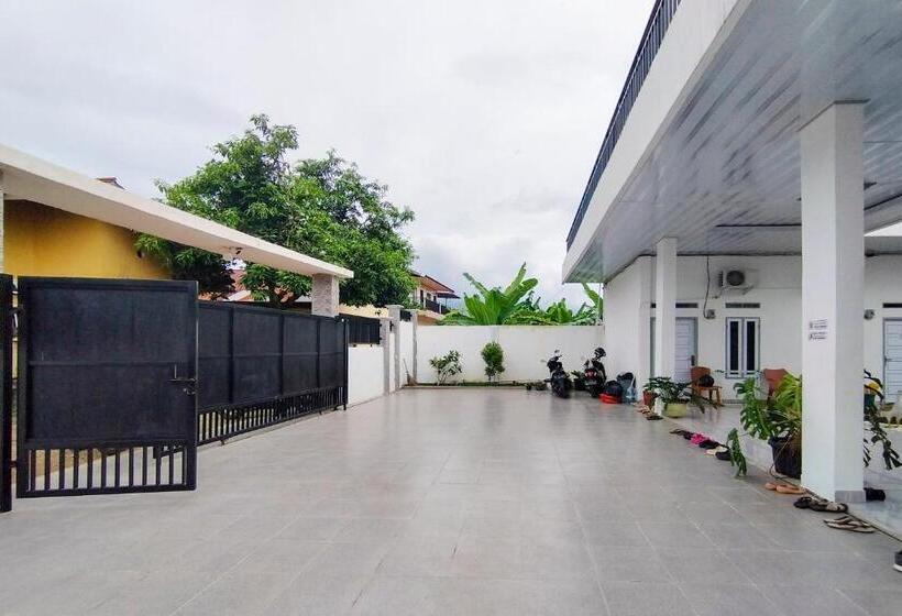 فندق Oyo 92522 Gle Kost Syariah