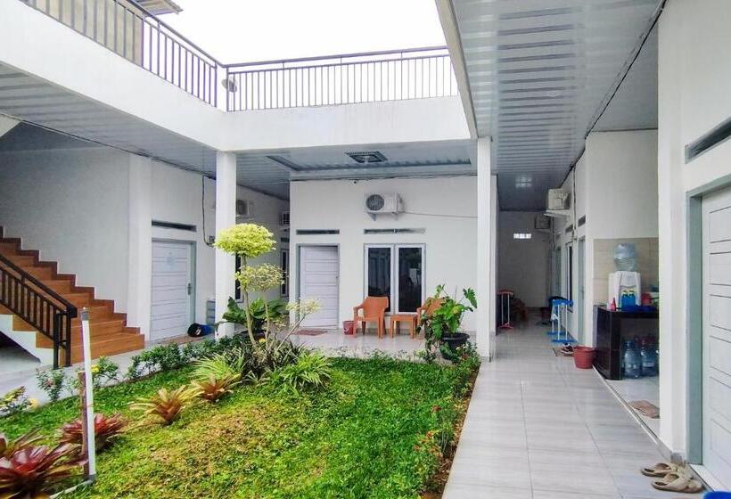 בית מלון כפרי Oyo 92522 Gle Kost Syariah