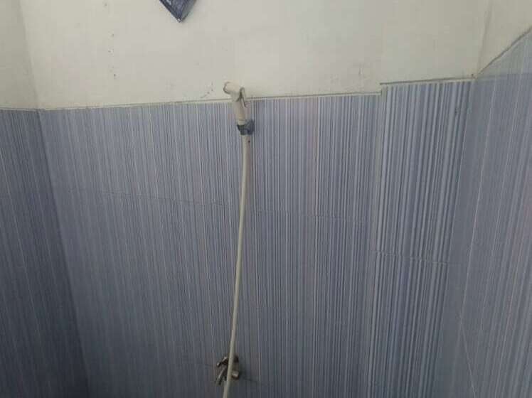 ホテル Spot On 92532 Penginapan Hj Lilis Syariah