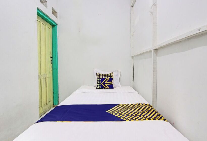 ホテル Spot On 92540 Karomah Kostel Syariah