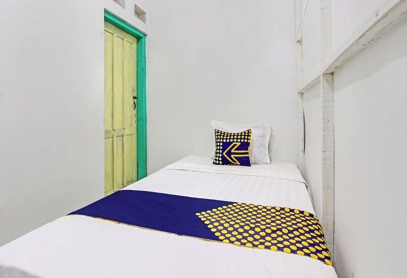 ホテル Spot On 92540 Karomah Kostel Syariah