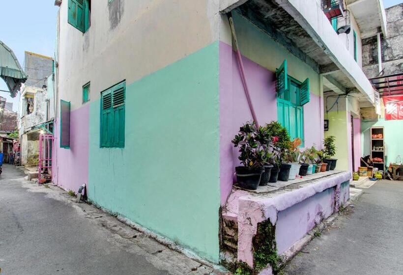 ホテル Spot On 92540 Karomah Kostel Syariah