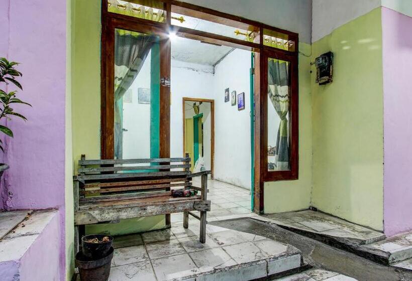 ホテル Spot On 92540 Karomah Kostel Syariah