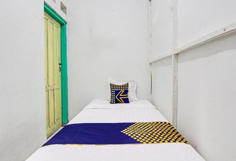 ホテル Spot On 92540 Karomah Kostel Syariah