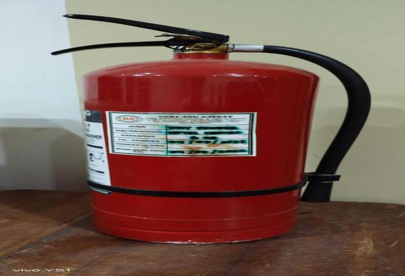 هتل Spot On 92544 Senja Homestay