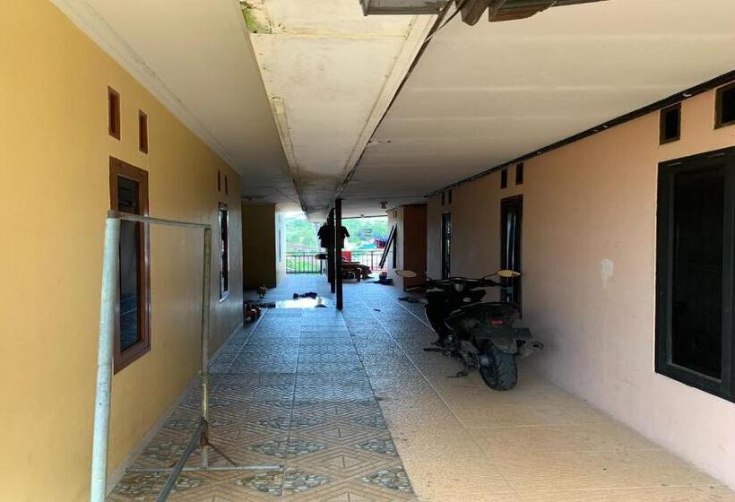 هتل Spot On 92544 Senja Homestay