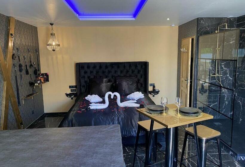 Отель Désirs D Une Nuit Loveroom Jacuzzi