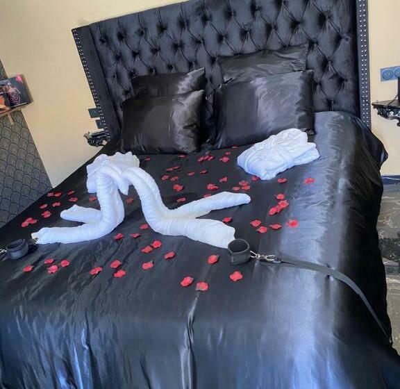 Отель Désirs D Une Nuit Loveroom Jacuzzi