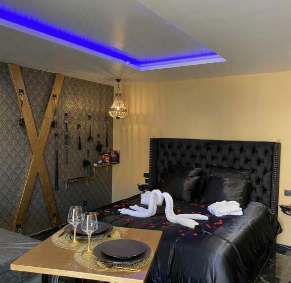 Отель Désirs D Une Nuit Loveroom Jacuzzi