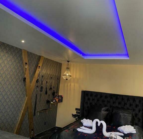 Отель Désirs D Une Nuit Loveroom Jacuzzi