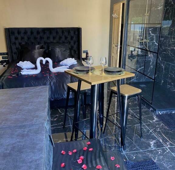 Отель Désirs D Une Nuit Loveroom Jacuzzi