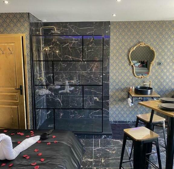 Отель Désirs D Une Nuit Loveroom Jacuzzi