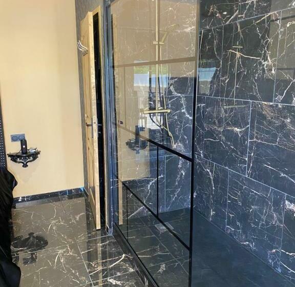 Отель Désirs D Une Nuit Loveroom Jacuzzi