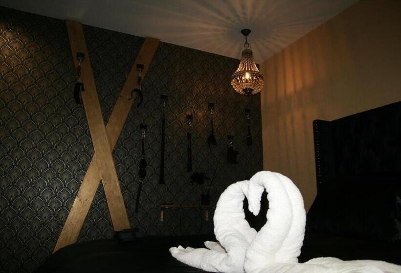 Отель Désirs D Une Nuit Loveroom Jacuzzi