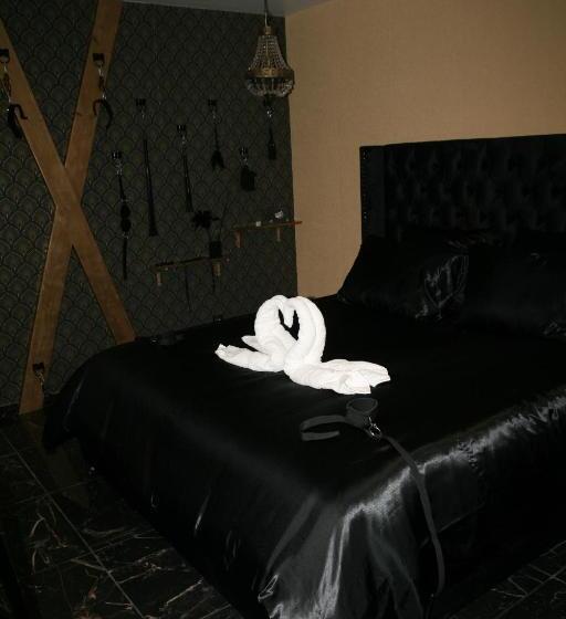 Отель Désirs D Une Nuit Loveroom Jacuzzi