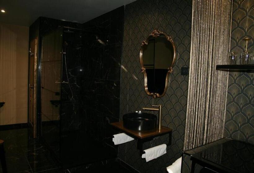 Отель Désirs D Une Nuit Loveroom Jacuzzi