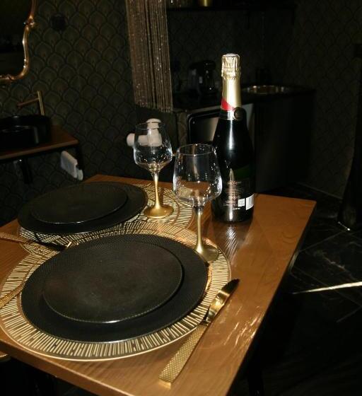 Отель Désirs D Une Nuit Loveroom Jacuzzi