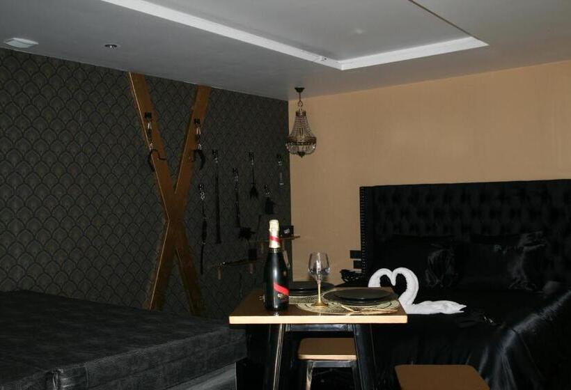 Отель Désirs D Une Nuit Loveroom Jacuzzi