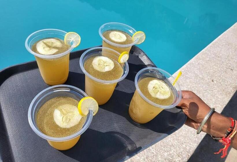 בית מלון כפרי The Hill Mount Resort Shivpuri