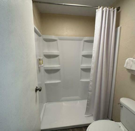 Мотель Ambassador Inn