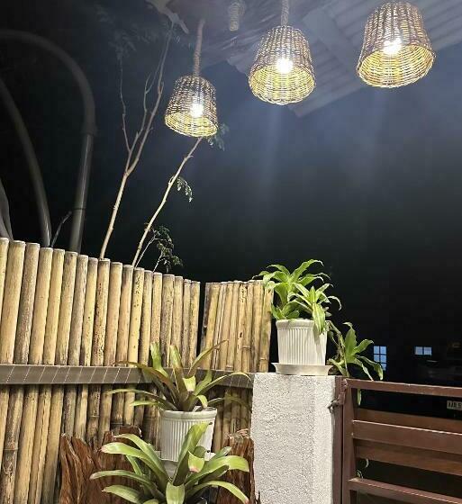 پانسیون Elisha S Guest House