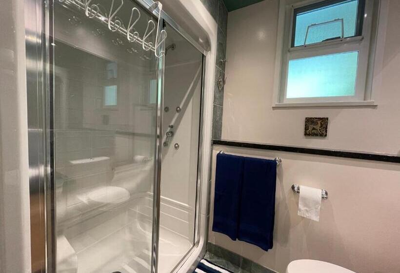 Пансион The Rhodo Place