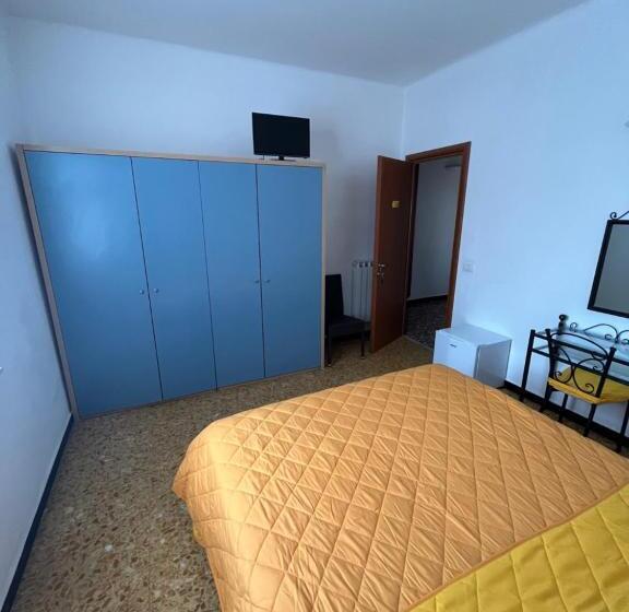 פנסיון Yolo Rooms