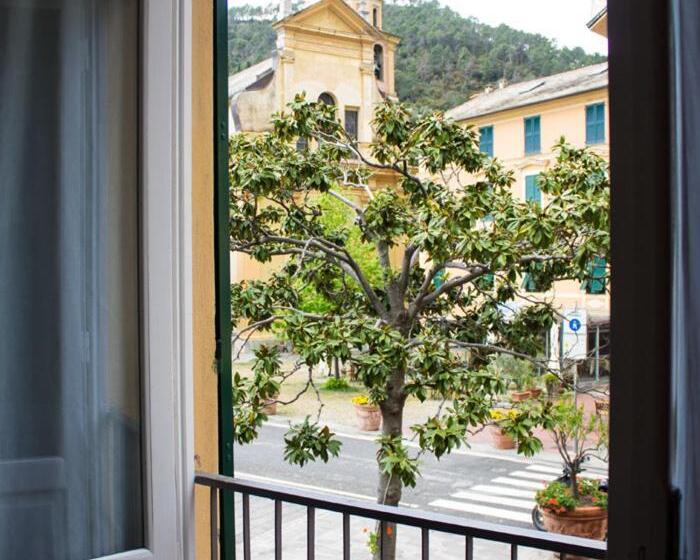 פנסיון Yolo Rooms