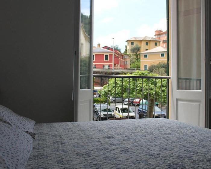 פנסיון Yolo Rooms