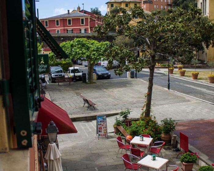 פנסיון Yolo Rooms