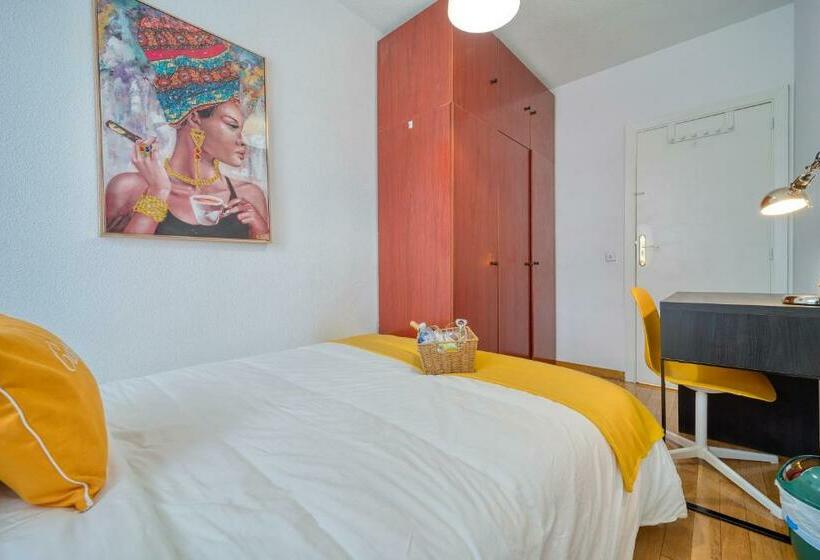 هاستل B Casacafé Madrid Pozuelo 2 Baño Fuera De La Habitacion O Compartido