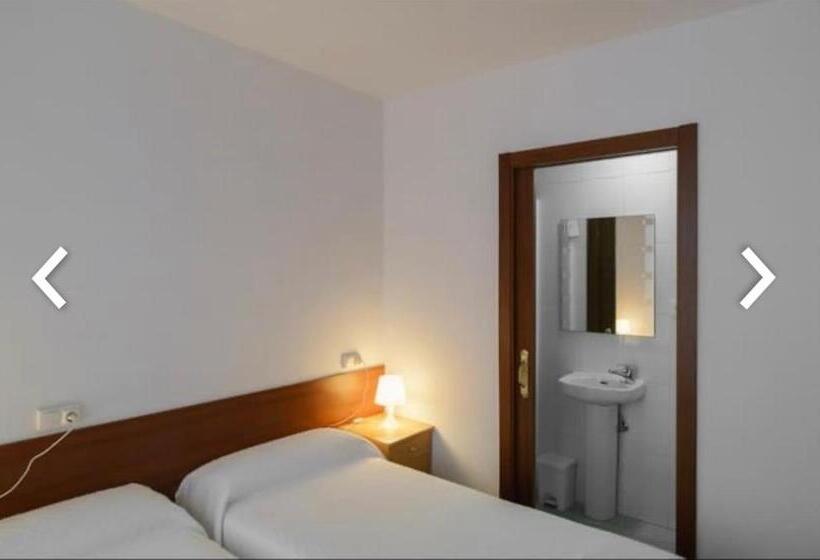 Casa Anglicana Del Peregrino/ Pensión Santa Cristina