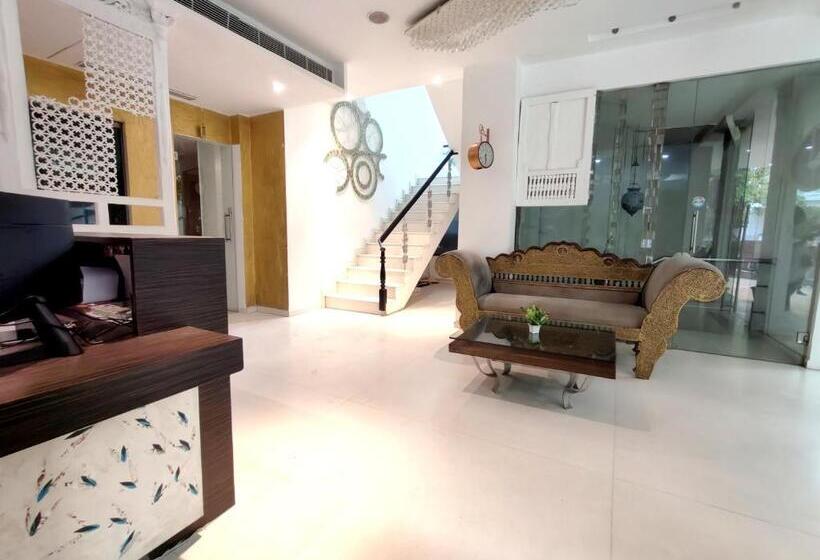 The Sky Imperial Hotel Yahvi