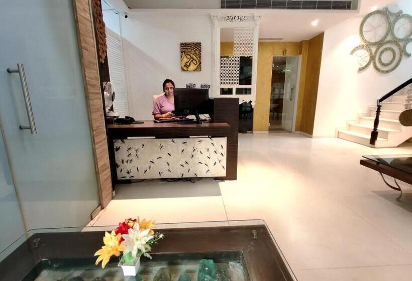 The Sky Imperial Hotel Yahvi