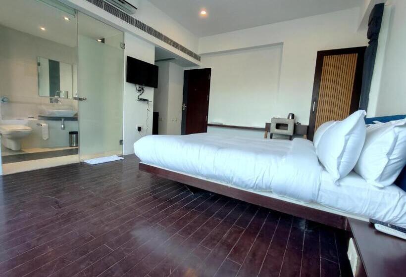 The Sky Imperial Hotel Yahvi