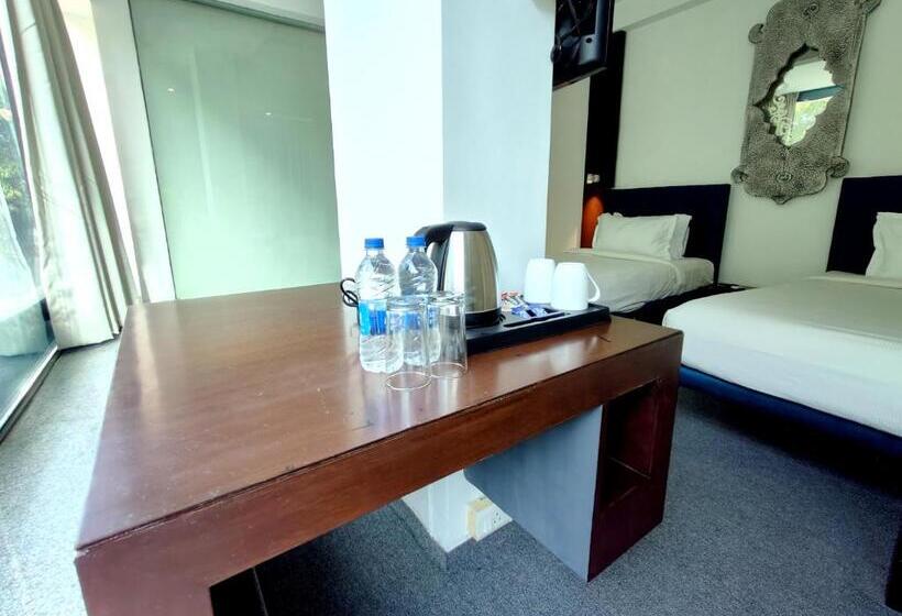 The Sky Imperial Hotel Yahvi