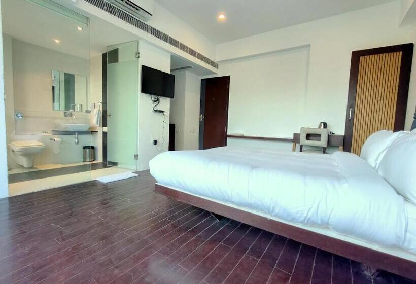 The Sky Imperial Hotel Yahvi