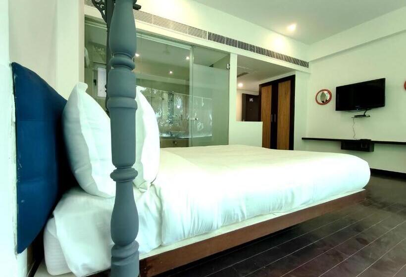 The Sky Imperial Hotel Yahvi