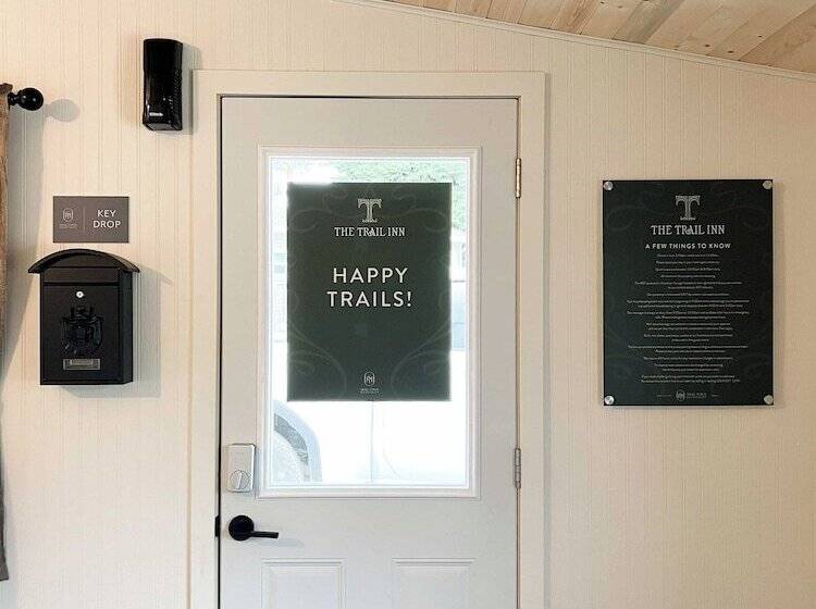 فندق The Trail Inn   Melita, Manitoba   Hwy 83, Hwy 3