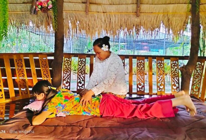 منتجع Phonphusang Utopia Farmstay