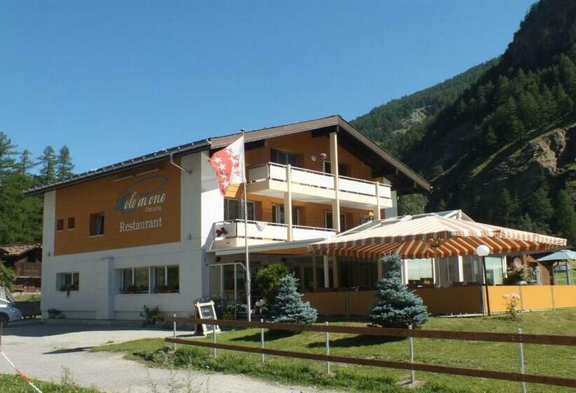 Restaurant & Hostel Hole In One